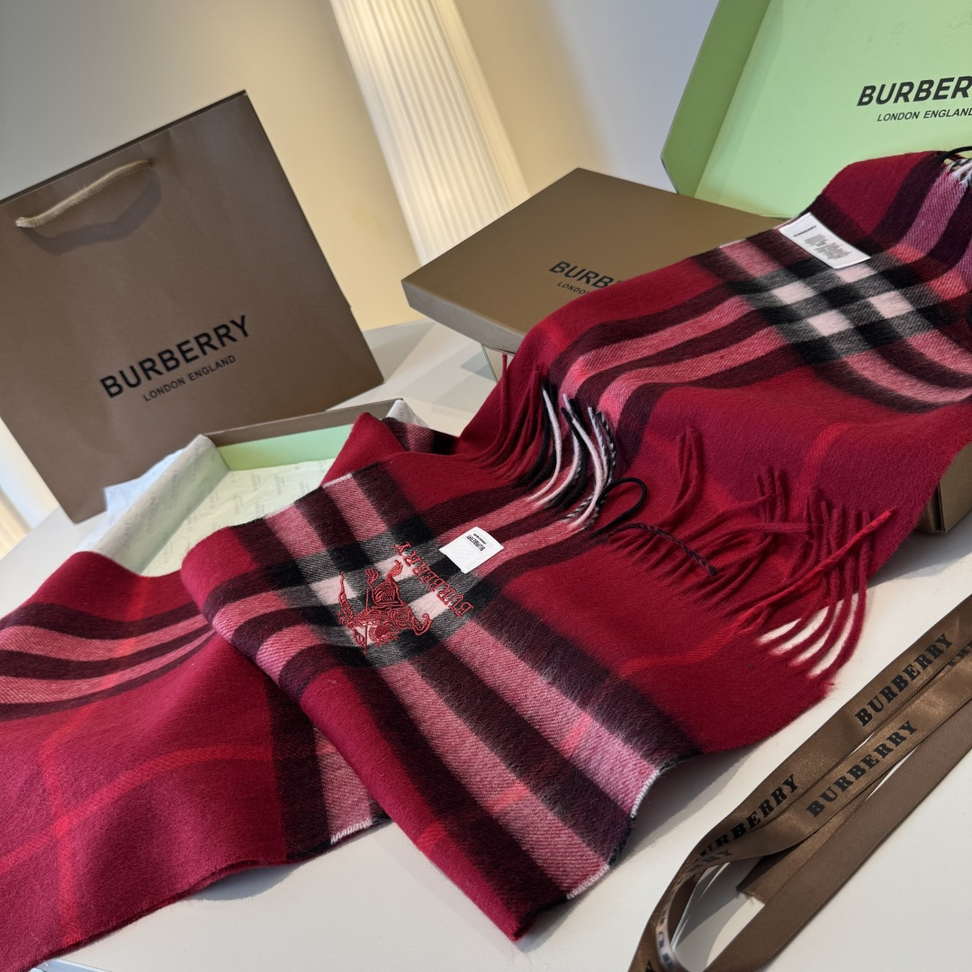 B家。【男女围巾】怒赞自留，难得的高端男款！家属福利！巴宝莉非常正的男士围巾~面料大爱，非常柔软细腻舒服