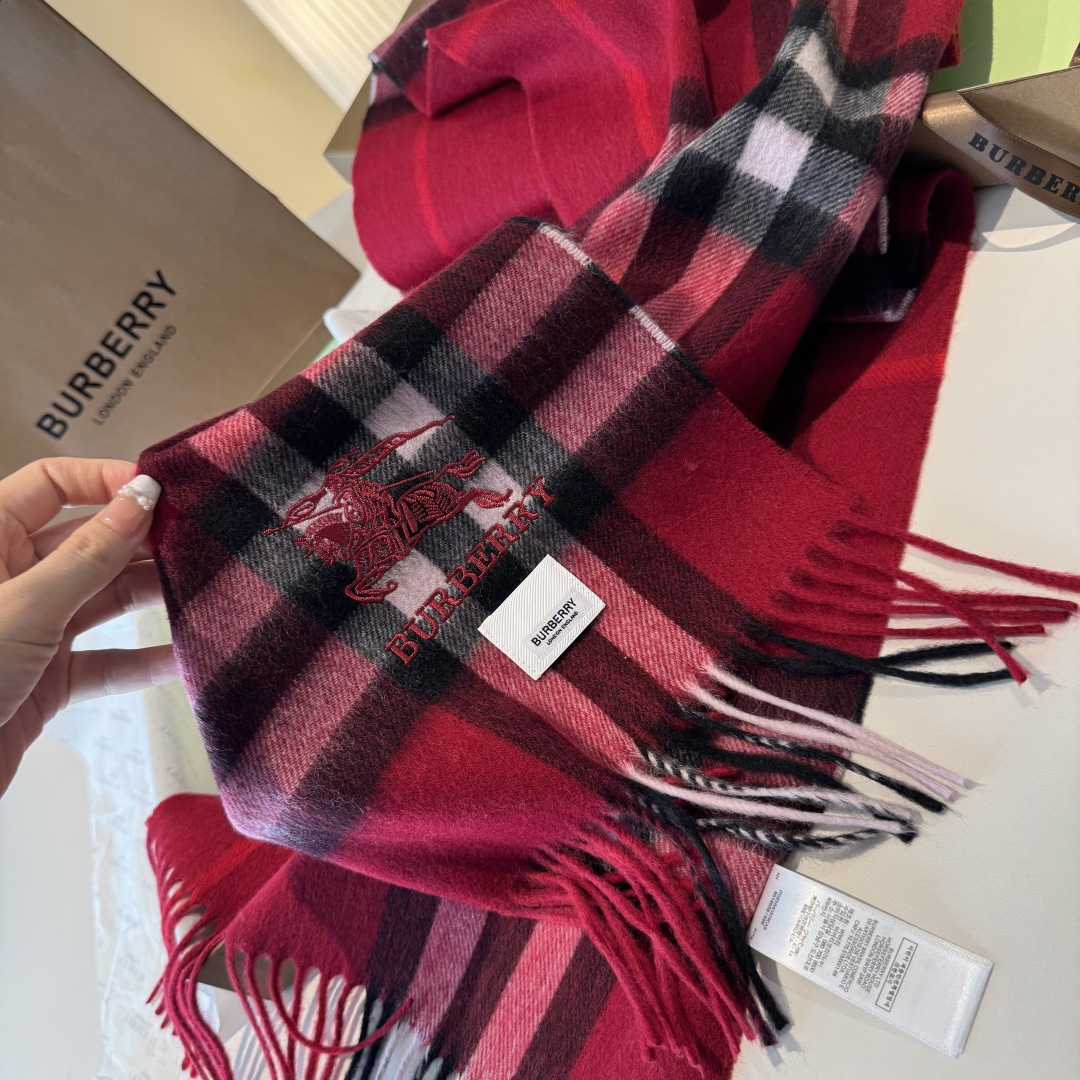 B家。【男女围巾】怒赞自留，难得的高端男款！家属福利！巴宝莉非常正的男士围巾~面料大爱，非常柔软细腻舒服