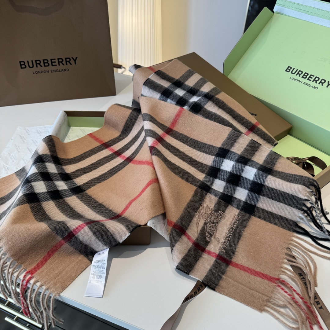 B家。【男女围巾】怒赞自留，难得的高端男款！家属福利！巴宝莉非常正的男士围巾~面料大爱，非常柔软细腻舒服