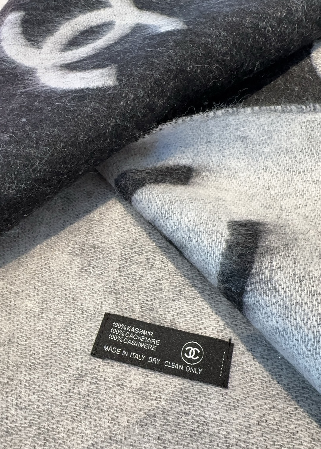 原单𝑪𝒉 50*200cm.100%山羊绒精选顶级山羊绒/绵羊毛/桑蚕丝，融合精湛工艺。触感细腻柔滑，轻