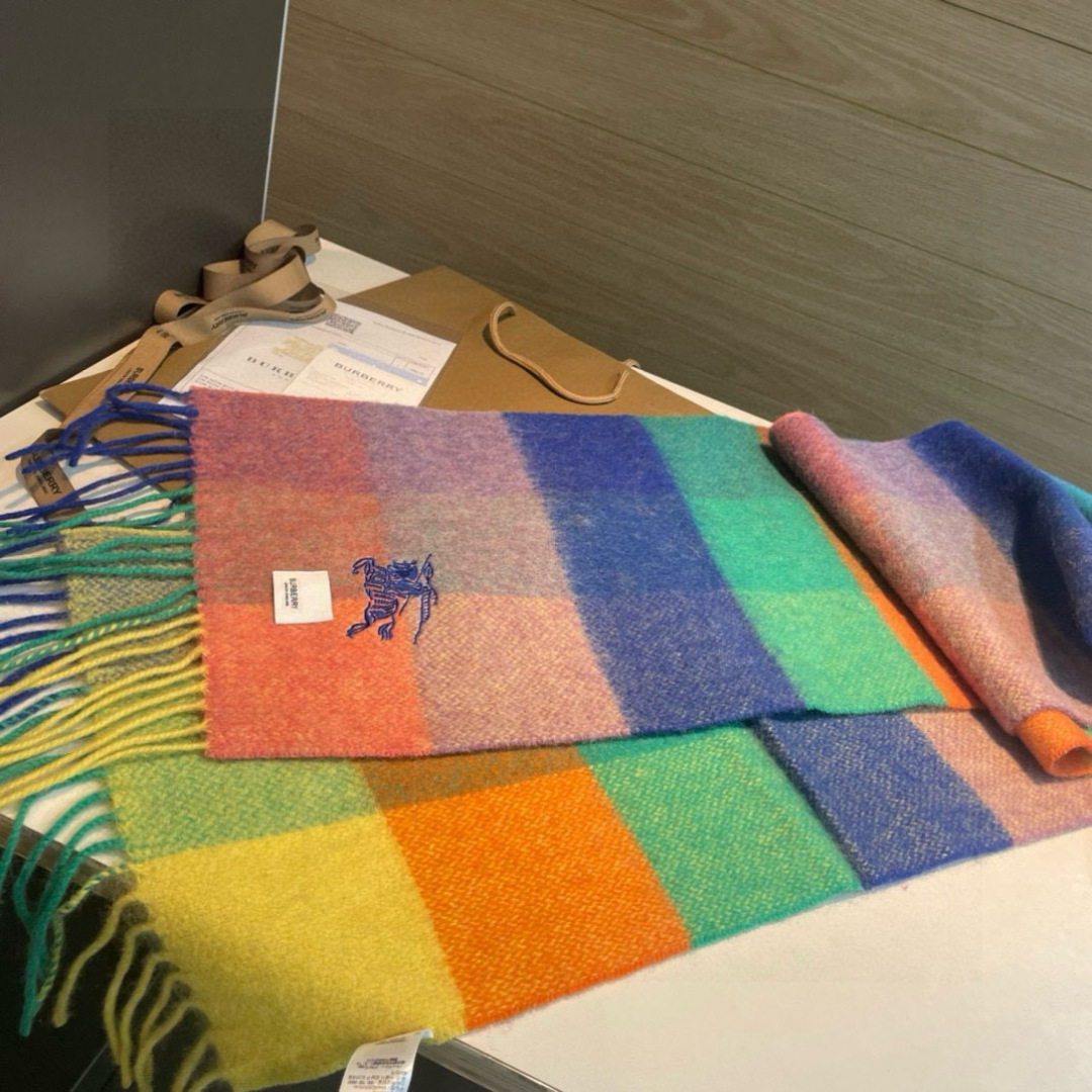 ✨✨Burberry · 巴宝莉双面围巾❗好看的要疯掉了，太有型太有魅力了❗❗非常斯文时尚的秋冬单品！真