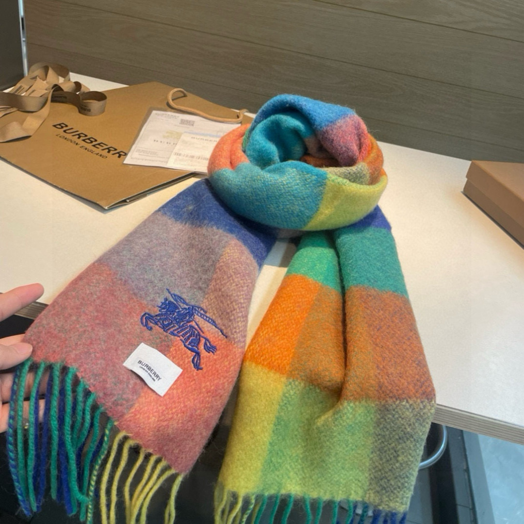 ✨✨Burberry · 巴宝莉双面围巾❗好看的要疯掉了，太有型太有魅力了❗❗非常斯文时尚的秋冬单品！真