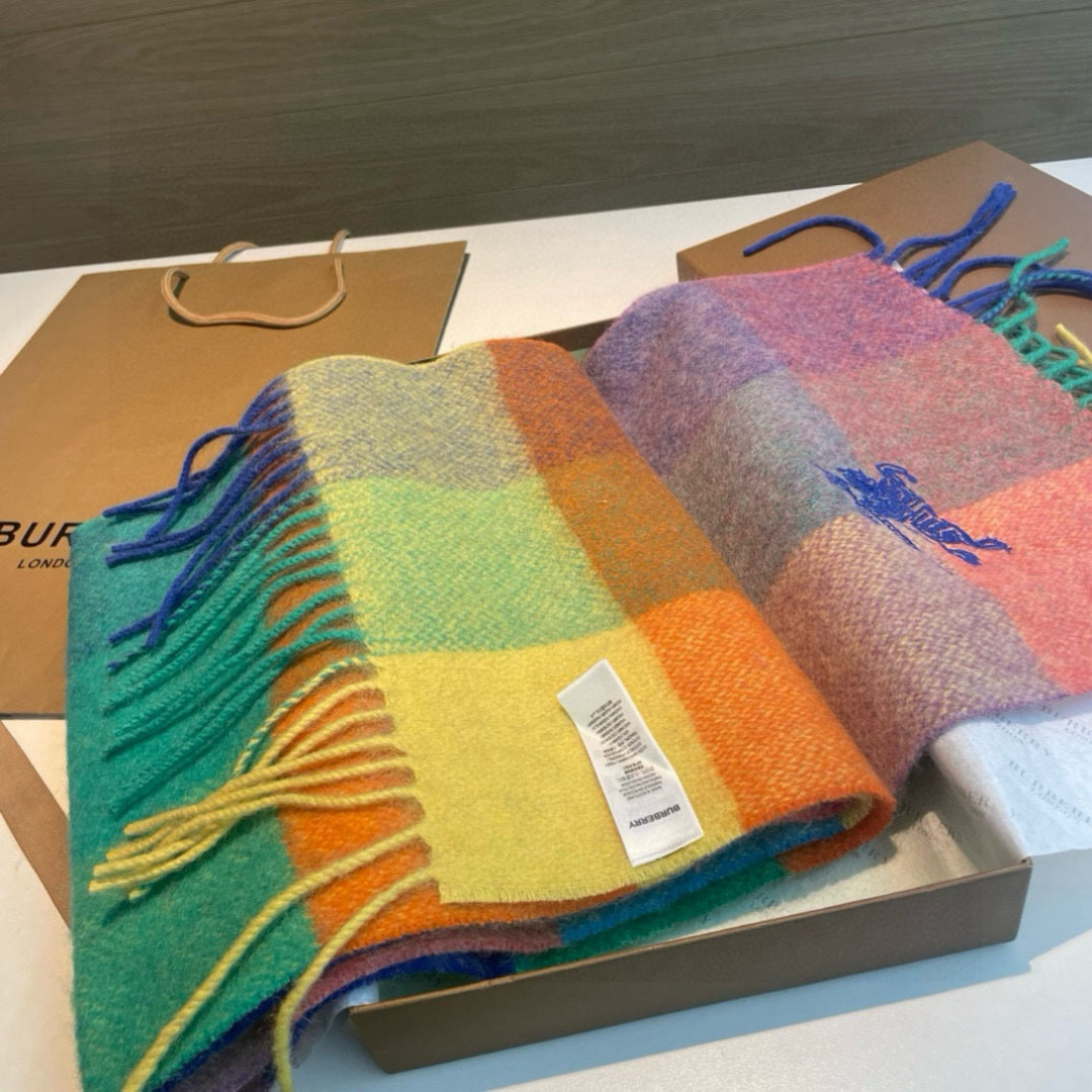 ✨✨Burberry · 巴宝莉双面围巾❗好看的要疯掉了，太有型太有魅力了❗❗非常斯文时尚的秋冬单品！真