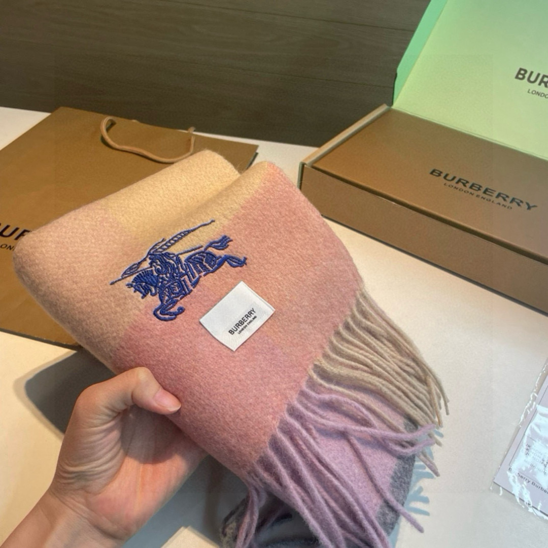 ✨✨Burberry · 巴宝莉双面围巾❗好看的要疯掉了，太有型太有魅力了❗❗非常斯文时尚的秋冬单品！真