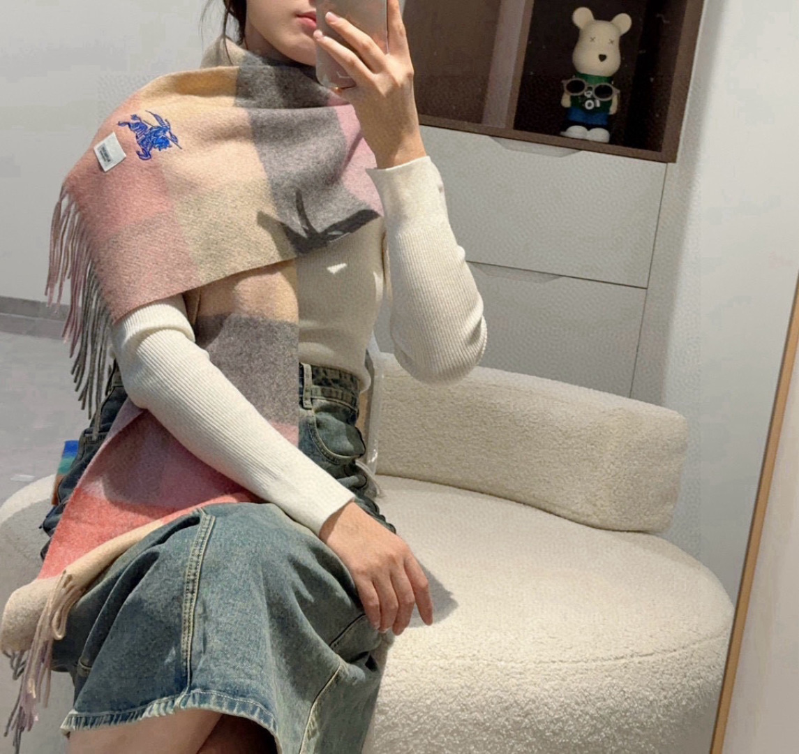 ✨✨Burberry · 巴宝莉双面围巾❗好看的要疯掉了，太有型太有魅力了❗❗非常斯文时尚的秋冬单品！真