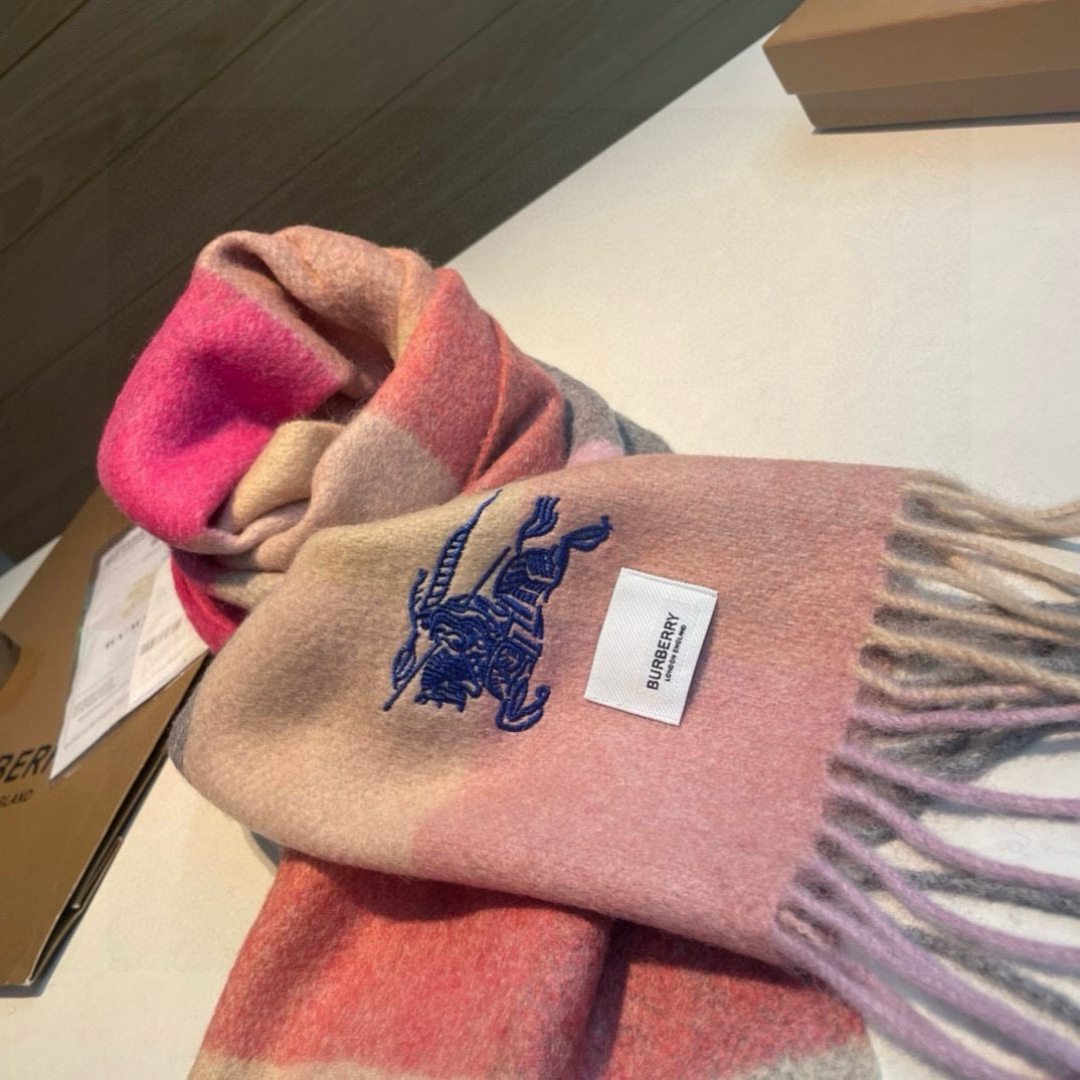 ✨✨Burberry · 巴宝莉双面围巾❗好看的要疯掉了，太有型太有魅力了❗❗非常斯文时尚的秋冬单品！真