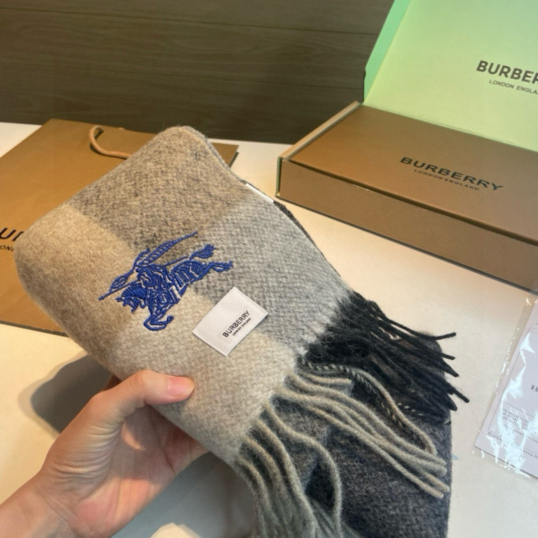 ✨✨Burberry · 巴宝莉双面围巾❗好看的要疯掉了，太有型太有魅力了❗❗非常斯文时尚的秋冬单品！真