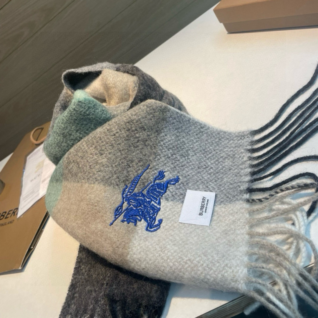 ✨✨Burberry · 巴宝莉双面围巾❗好看的要疯掉了，太有型太有魅力了❗❗非常斯文时尚的秋冬单品！真