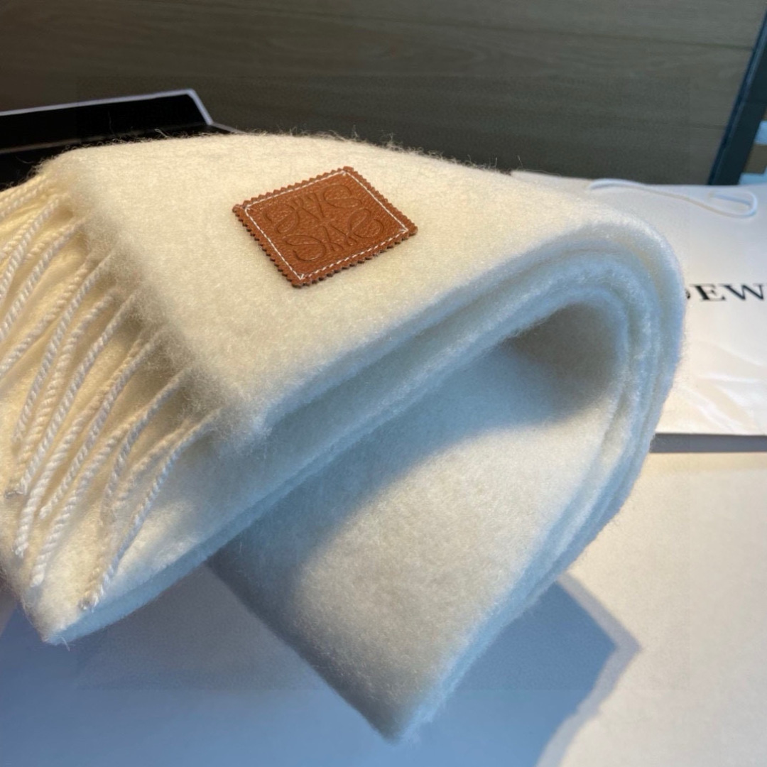 【▪❤️️Loewe超美新款马海毛围巾！超级推荐入手！】质感好货！罗意威主打的马海毛围巾~据说超难买哦！