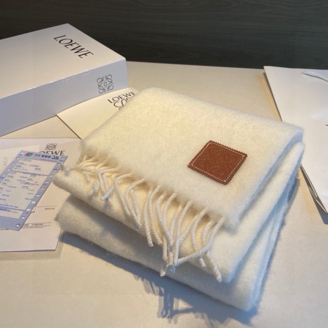 【▪❤️️Loewe超美新款马海毛围巾！超级推荐入手！】质感好货！罗意威主打的马海毛围巾~据说超难买哦！