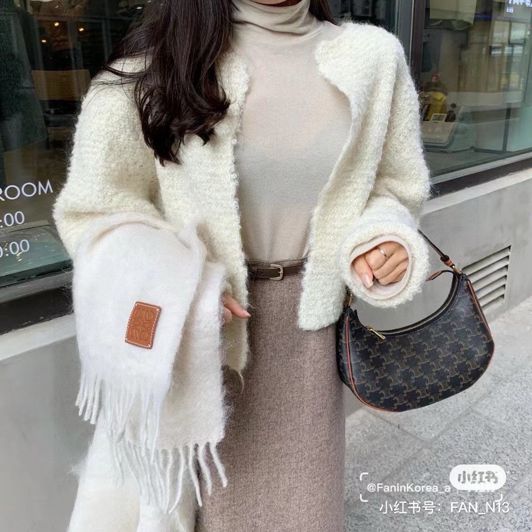 【▪❤️️Loewe超美新款马海毛围巾！超级推荐入手！】质感好货！罗意威主打的马海毛围巾~据说超难买哦！