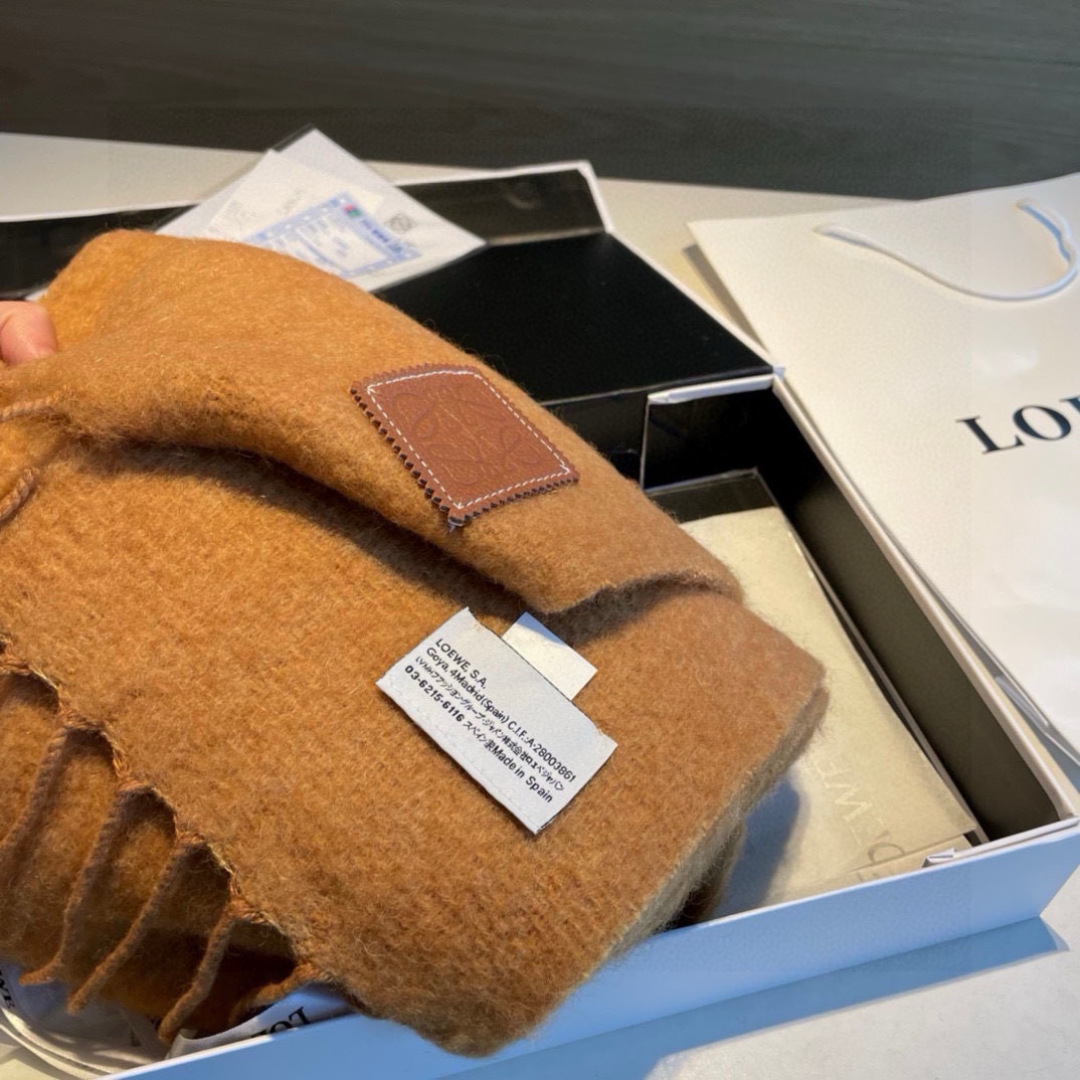 【▪❤️️Loewe超美新款马海毛围巾！超级推荐入手！】质感好货！罗意威主打的马海毛围巾~据说超难买哦！