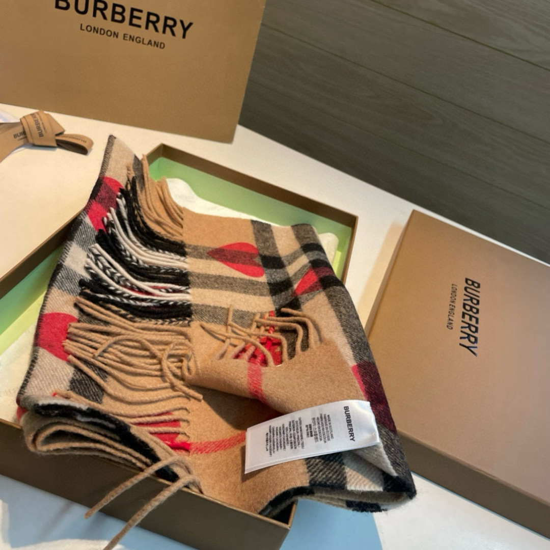 🆕【Bur · ♥️桃心】一年四季皆可使用的单品，而且是衣柜不止一条的专属，出镜率No. 1，巴宝莉羊绒