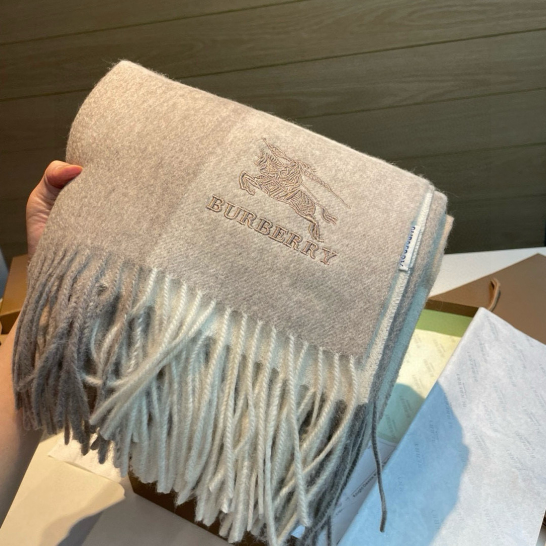 🆕Burberry ·巴宝莉爱心款💗❗️大B家新品围巾披肩‮磅重‬来了❗️bur原单殿堂‮皇级‬室最新款