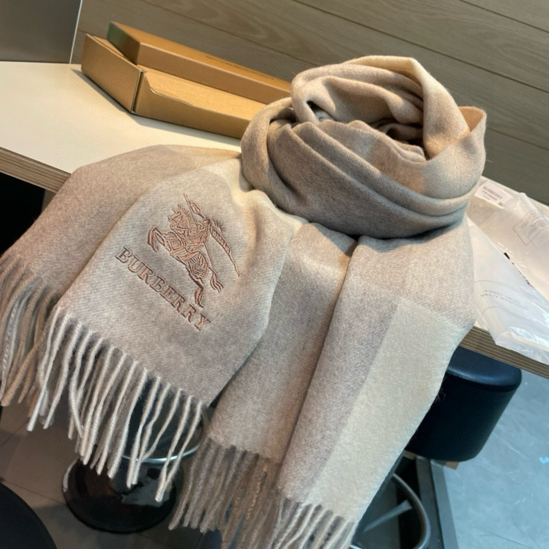 🆕Burberry ·巴宝莉爱心款💗❗️大B家新品围巾披肩‮磅重‬来了❗️bur原单殿堂‮皇级‬室最新款