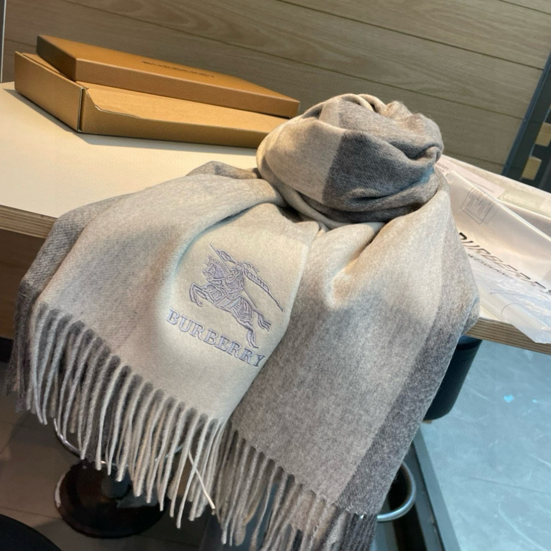 🆕Burberry ·巴宝莉爱心款💗❗️大B家新品围巾披肩‮磅重‬来了❗️bur原单殿堂‮皇级‬室最新款