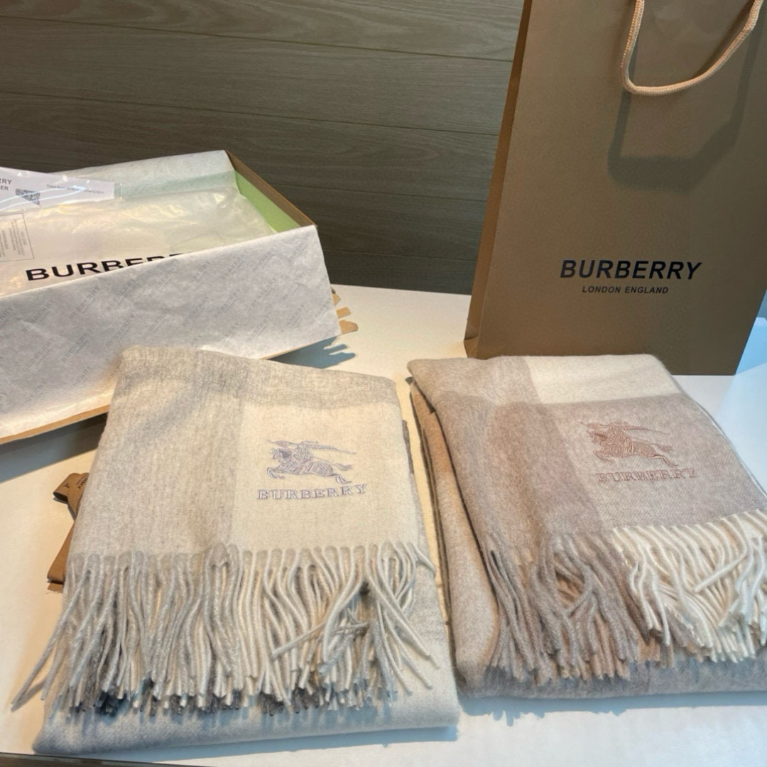 🆕Burberry ·巴宝莉爱心款💗❗️大B家新品围巾披肩‮磅重‬来了❗️bur原单殿堂‮皇级‬室最新款