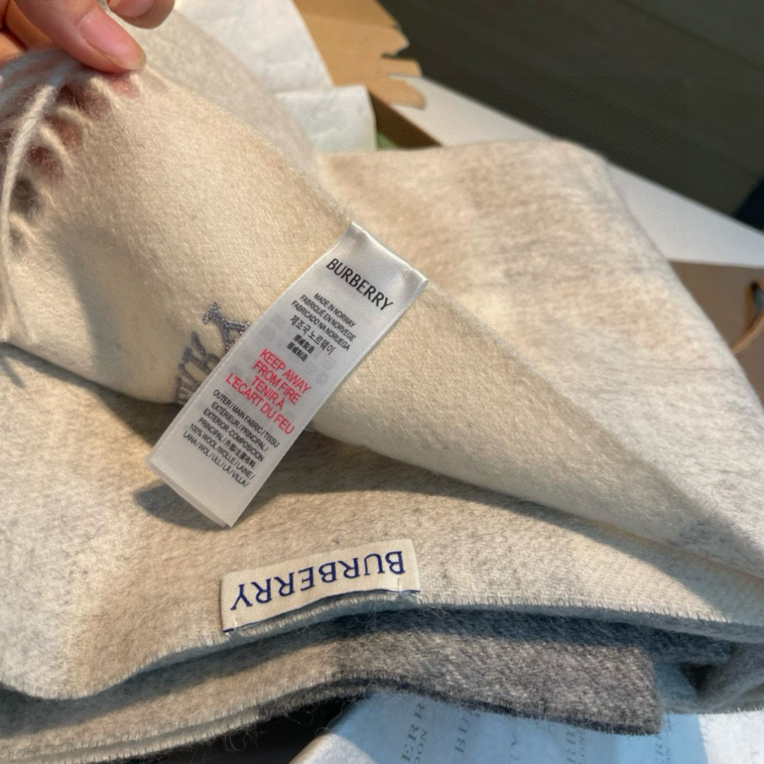 🆕Burberry ·巴宝莉爱心款💗❗️大B家新品围巾披肩‮磅重‬来了❗️bur原单殿堂‮皇级‬室最新款