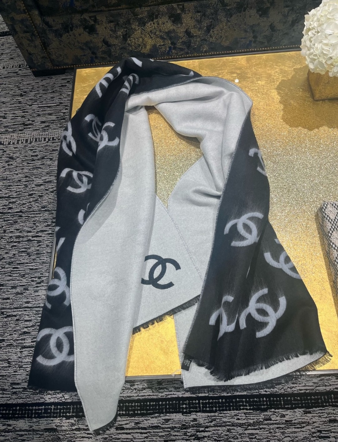 原单𝑪𝒉 50*200cm.100%山羊绒精选顶级山羊绒/绵羊毛/桑蚕丝，融合精湛工艺。触感细腻柔滑，轻