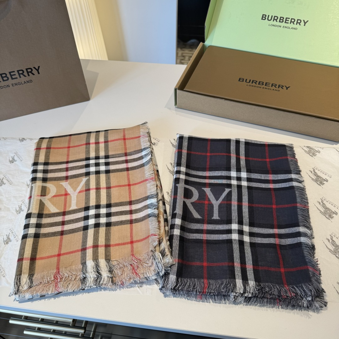 BBR最值得入手的薄款空调披肩金穗战马 .每个颜色一百多条 .佩戴感觉真的很好，扎实的双面提花织造工艺高