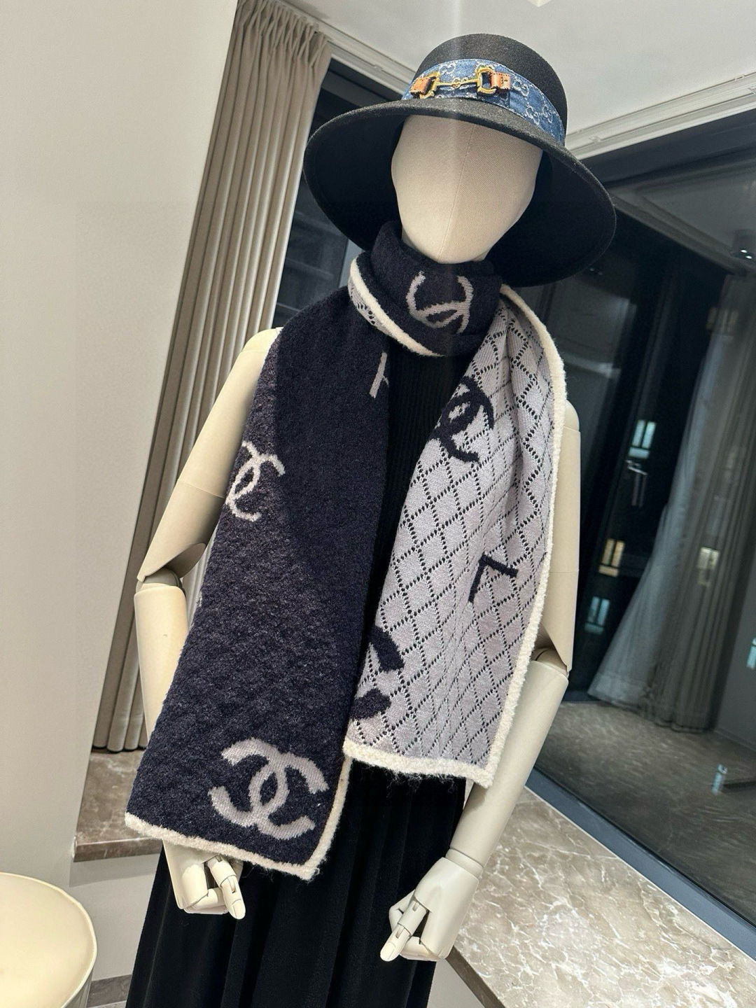 上新💃🏻💋👑👑香奈儿专柜新款💖💖美翻了[流泪]御用殿堂级极品‼️新款专柜在售 进口纯羊绒时尚绣花针织毛线