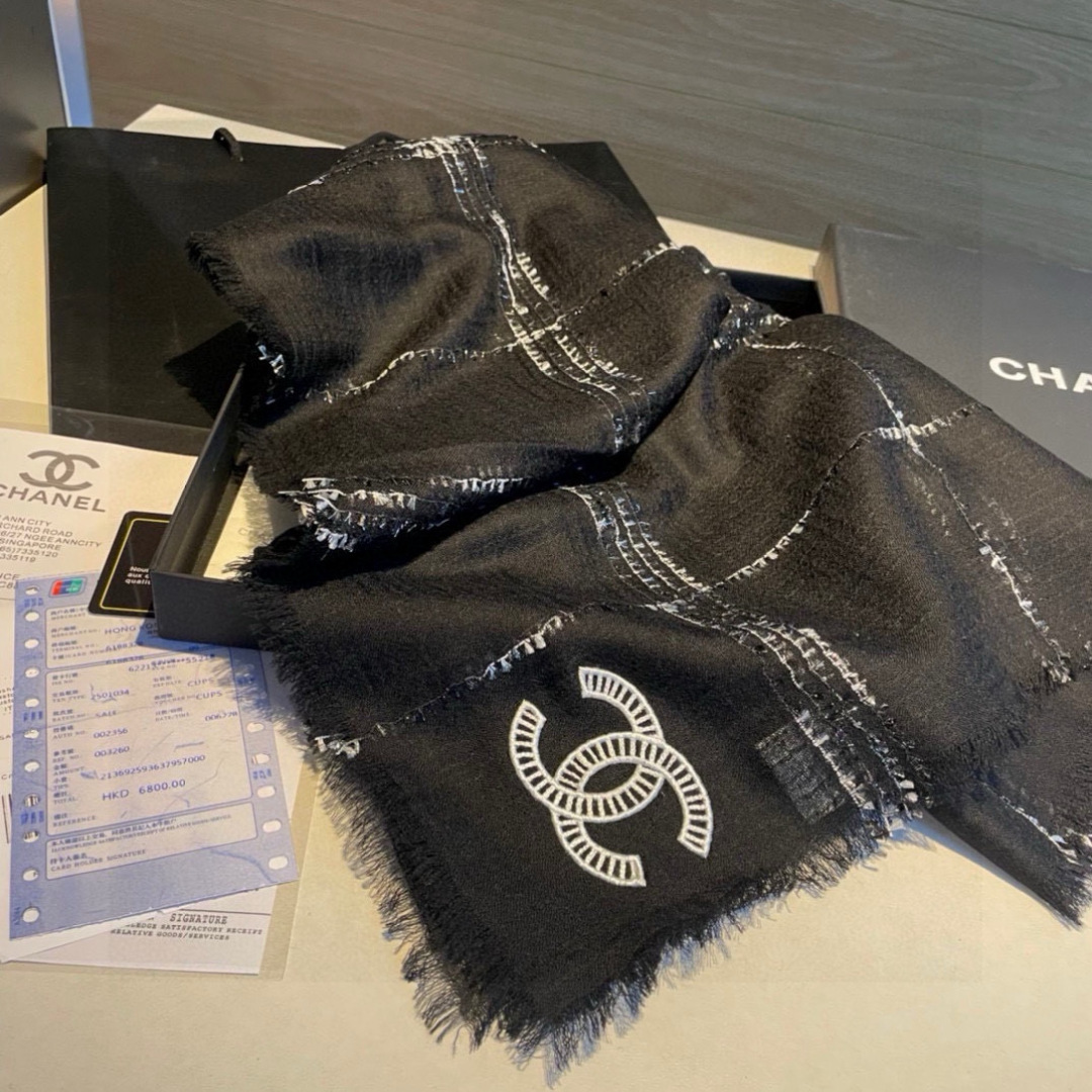 最新款香奈儿来啦来啦，无敌大爆款，绝对是市面上最高版本。手感超级柔软。牙刷纱全部订纺[嘴唇][嘴唇]‼️