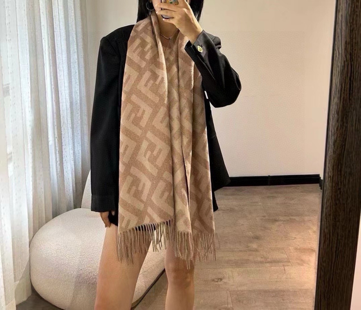 FD超美阿🆕blingbling的金线大围巾注定是秋天里最美的披肩‼️出口的渠道订单‼️这个款肯定是遭抢