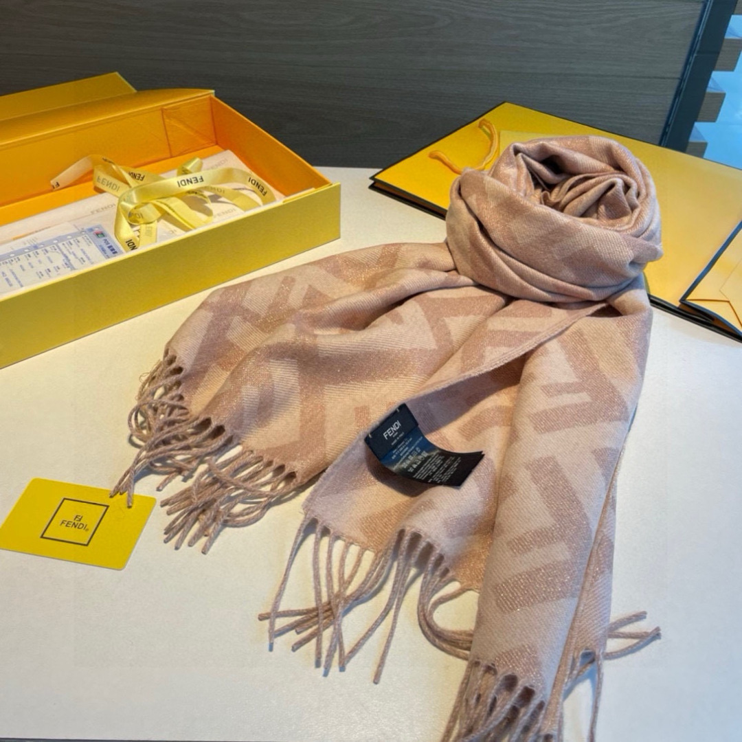 FD超美阿🆕blingbling的金线大围巾注定是秋天里最美的披肩‼️出口的渠道订单‼️这个款肯定是遭抢