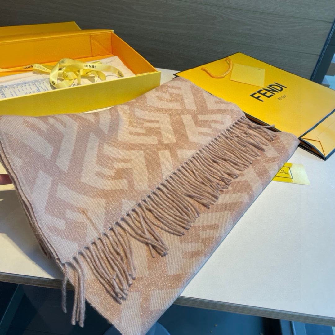 FD超美阿🆕blingbling的金线大围巾注定是秋天里最美的披肩‼️出口的渠道订单‼️这个款肯定是遭抢