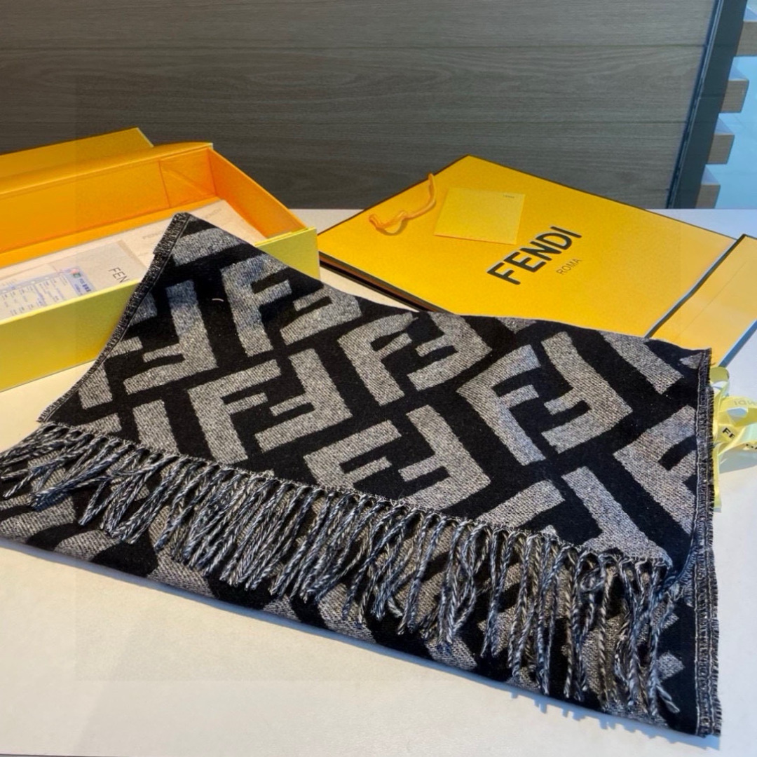 FD超美阿🆕blingbling的金线大围巾注定是秋天里最美的披肩‼️出口的渠道订单‼️这个款肯定是遭抢