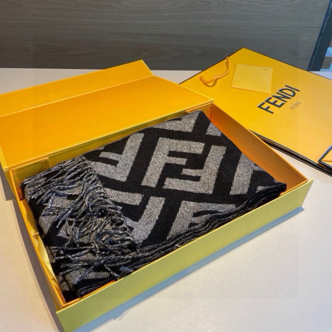 FD超美阿🆕blingbling的金线大围巾注定是秋天里最美的披肩‼️出口的渠道订单‼️这个款肯定是遭抢