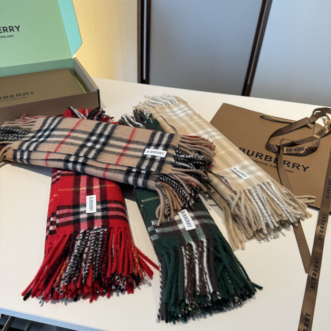 ✨✨【B家蜈蚣巾】金靖同款新品到货！采用内蒙古顶级羊绒毛，最新款男女通用情侣款👫重磅推荐💥 经典的格子，