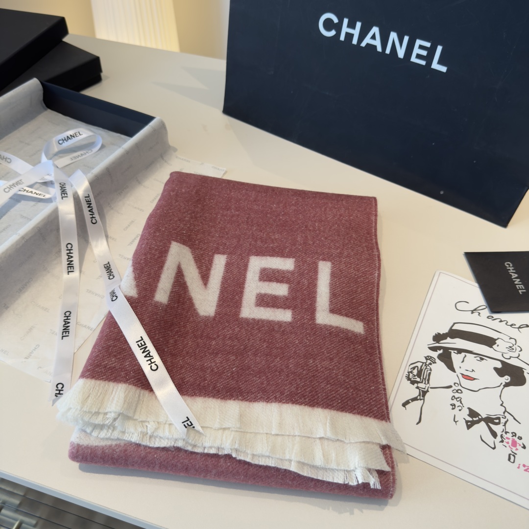 💃🏻💃🏻金丝线美翻了💖💖[流泪]【大双C LOGO披肩】御用殿堂级极品小香‼️新款专柜在售 上身才会知道