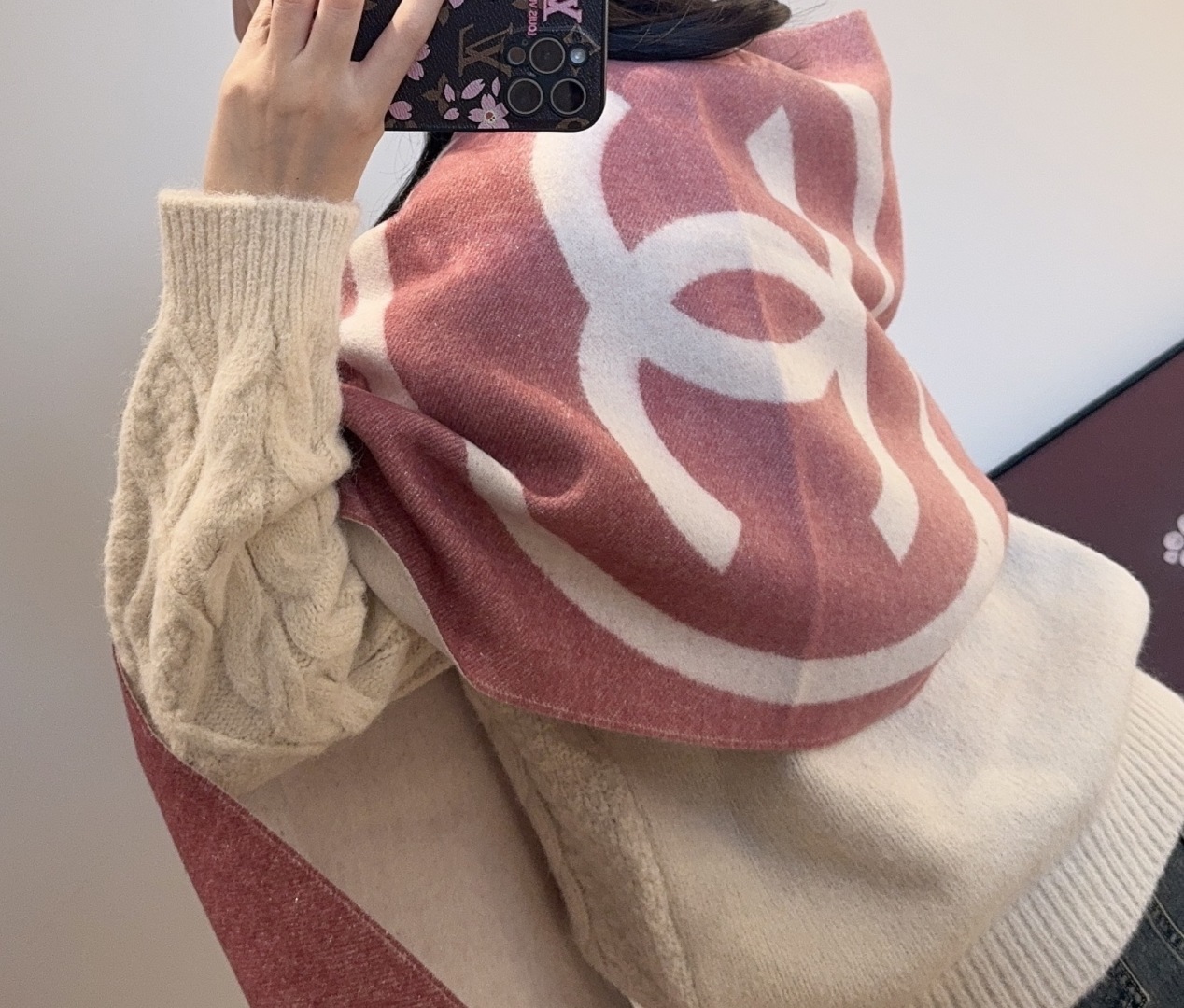 💃🏻💃🏻金丝线美翻了💖💖[流泪]【大双C LOGO披肩】御用殿堂级极品小香‼️新款专柜在售 上身才会知道