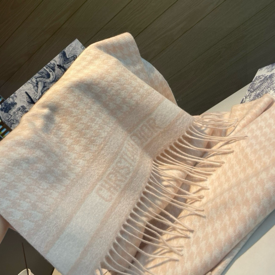 CD千鸟格围巾 又一经典力作 黑白千鸟格双面羊绒羊毛围巾 精纺质地 手感柔软 不起球不扎肉 原版原标 男