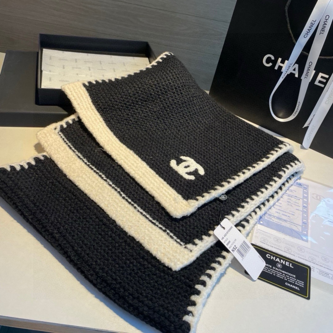 👑👑香新款【边框香奈儿】羊绒针织长巾‼️美翻了[流泪]御用殿堂级极品‼️新款在售 进口纯羊绒时尚银线镶边