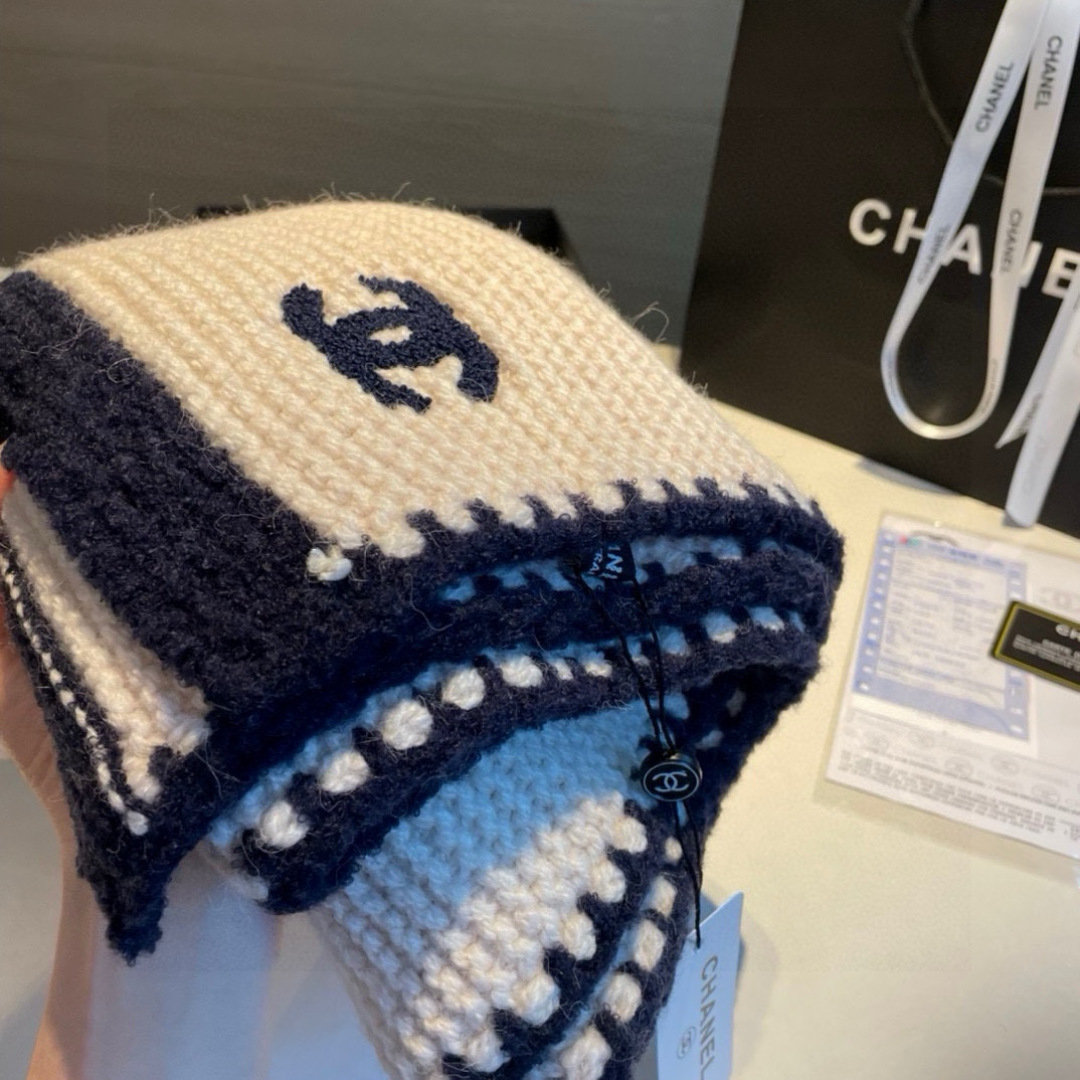 👑👑香新款【边框香奈儿】羊绒针织长巾‼️美翻了[流泪]御用殿堂级极品‼️新款在售 进口纯羊绒时尚银线镶边