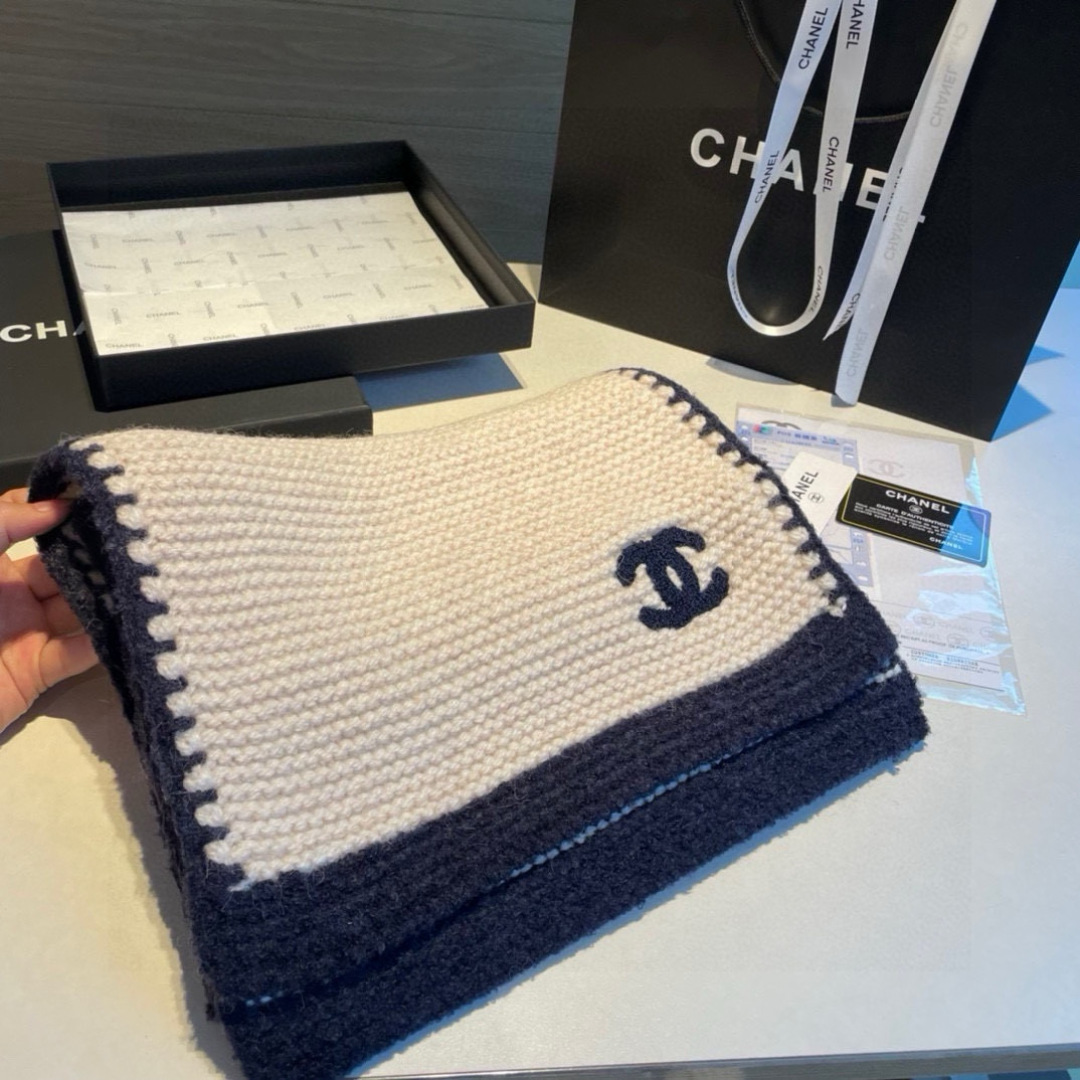 👑👑香新款【边框香奈儿】羊绒针织长巾‼️美翻了[流泪]御用殿堂级极品‼️新款在售 进口纯羊绒时尚银线镶边