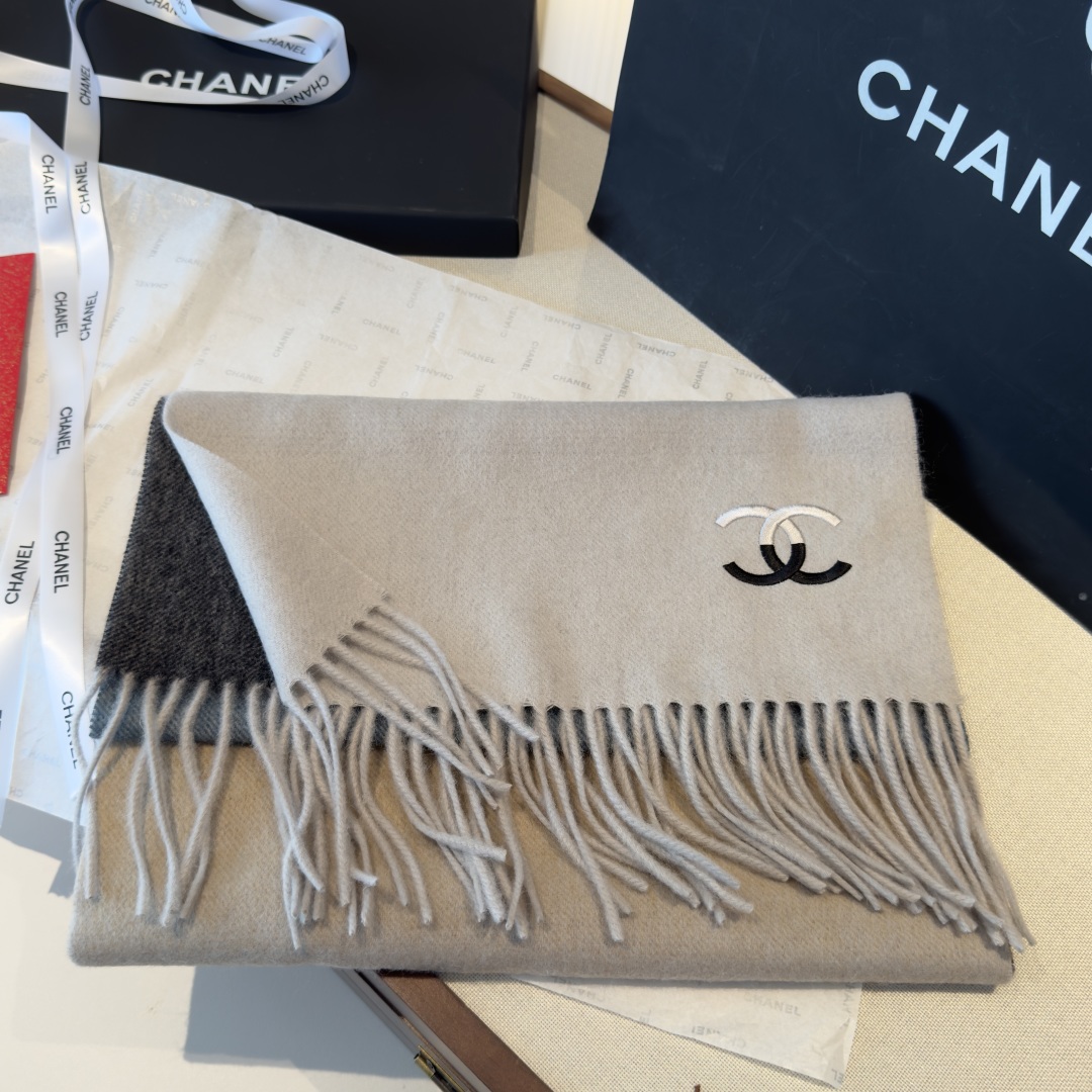 🆕 【▪Chanel · 香奈儿难得一见的温柔配色，超级迷恋❗️气质低调恬静又不失优雅❗️】重点推荐❗️