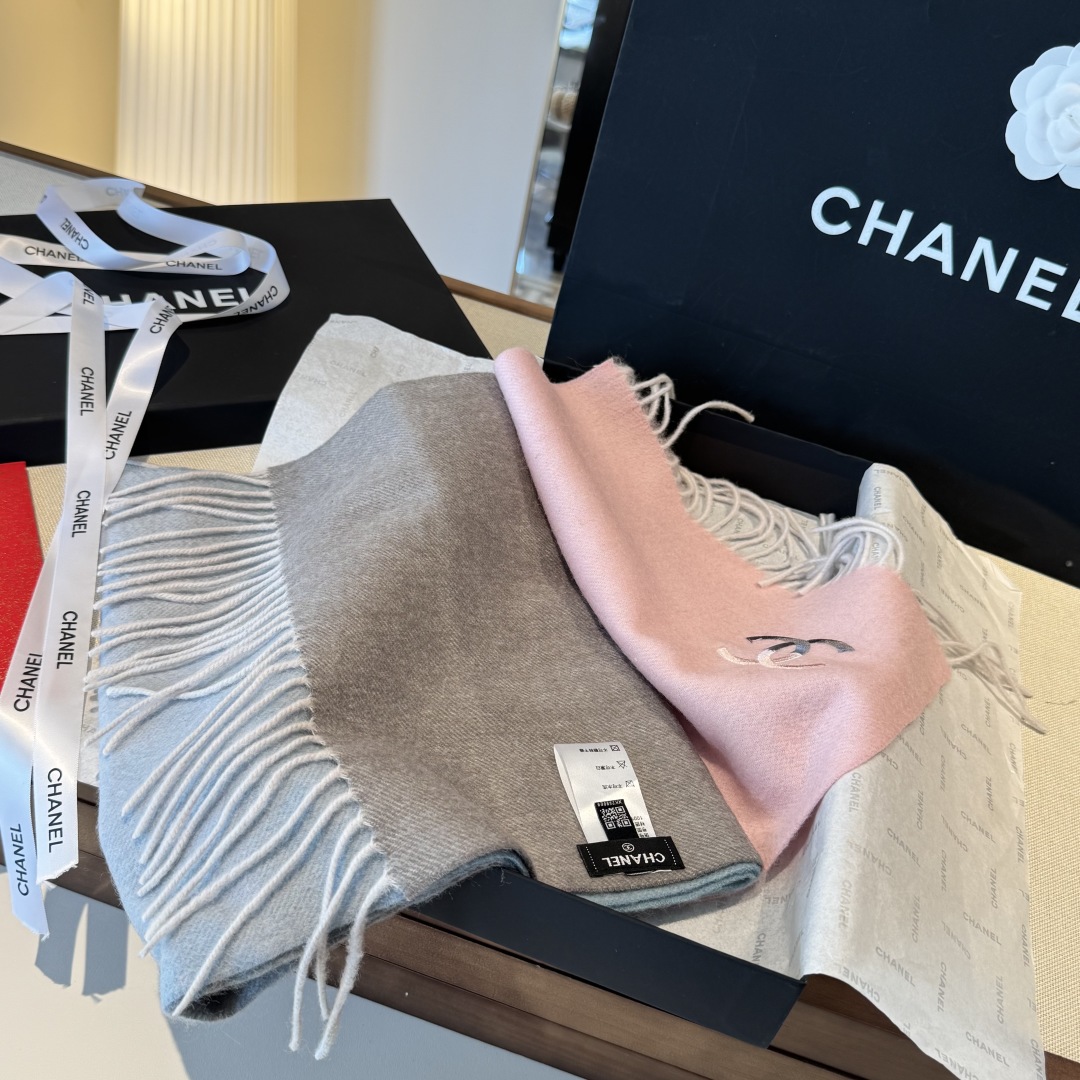 🆕 【▪Chanel · 香奈儿难得一见的温柔配色，超级迷恋❗️气质低调恬静又不失优雅❗️】重点推荐❗️