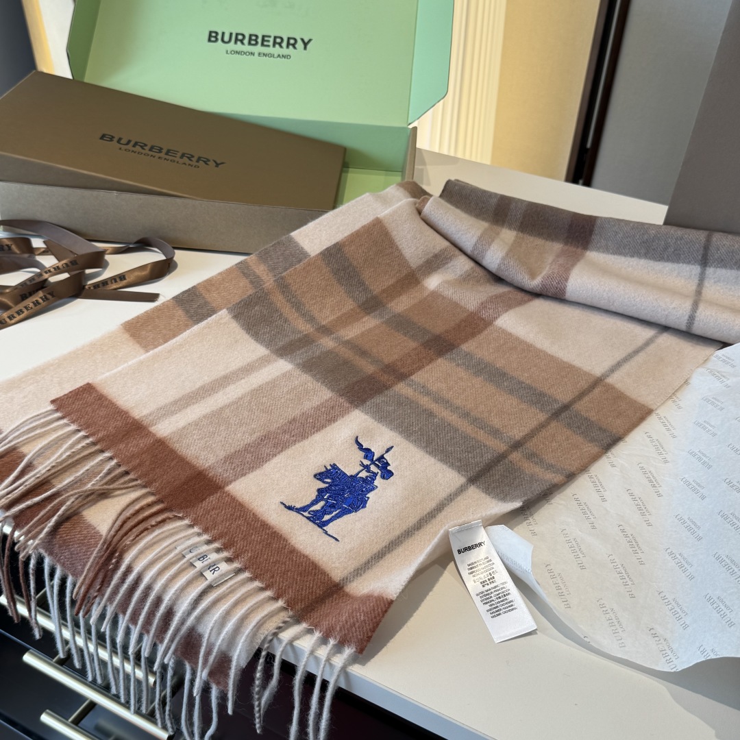 ✨✨Burberry · 巴宝莉双面围巾❗好看的要疯掉了，太有型太有魅力了❗❗非常斯文时尚的秋冬单品！真