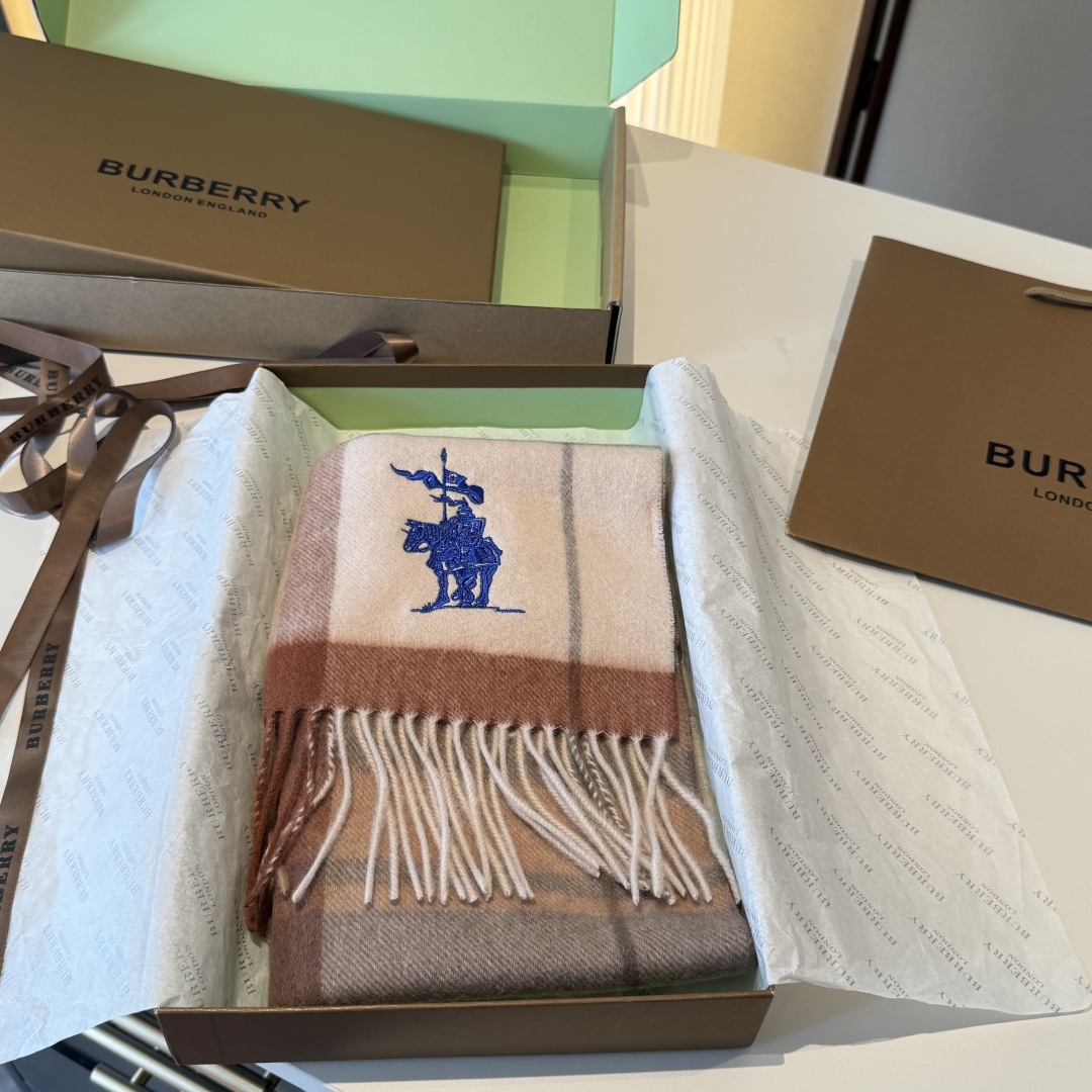 ✨✨Burberry · 巴宝莉双面围巾❗好看的要疯掉了，太有型太有魅力了❗❗非常斯文时尚的秋冬单品！真