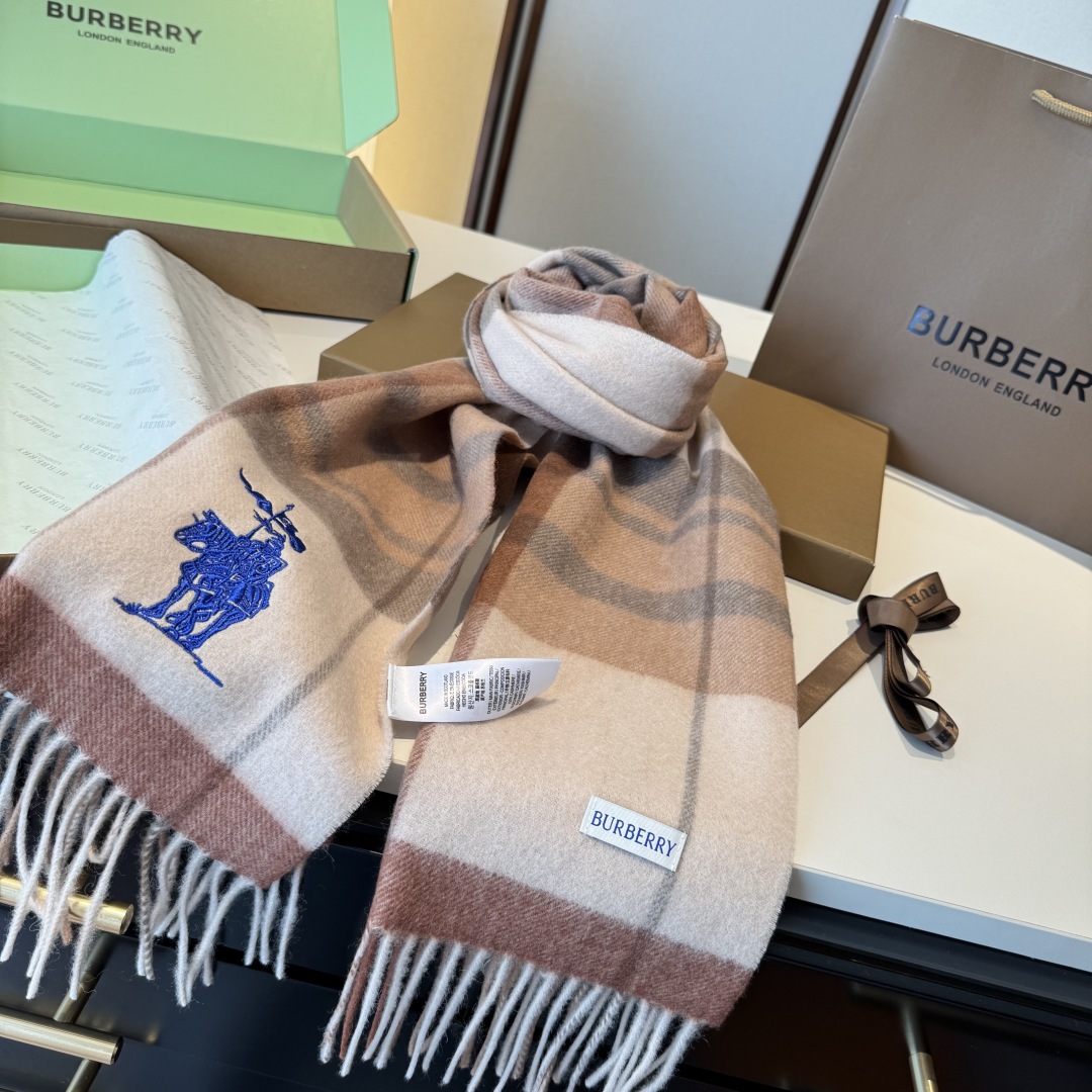 ✨✨Burberry · 巴宝莉双面围巾❗好看的要疯掉了，太有型太有魅力了❗❗非常斯文时尚的秋冬单品！真