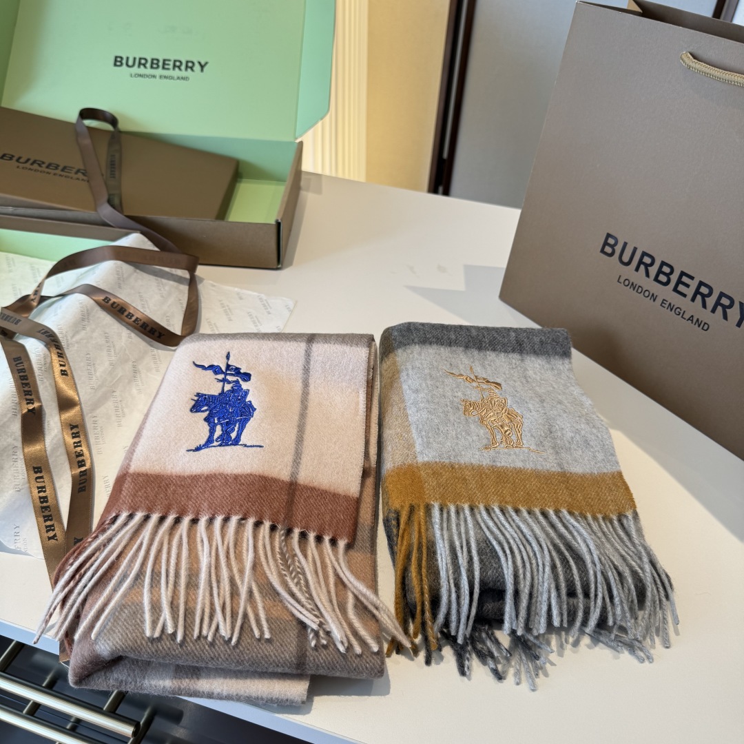 ✨✨Burberry · 巴宝莉双面围巾❗好看的要疯掉了，太有型太有魅力了❗❗非常斯文时尚的秋冬单品！真