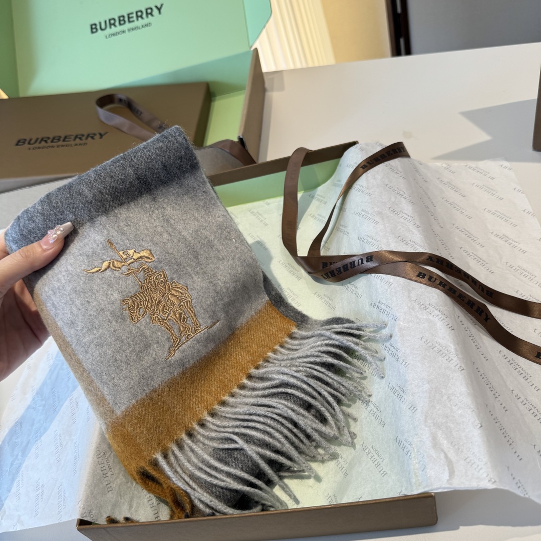 ✨✨Burberry · 巴宝莉双面围巾❗好看的要疯掉了，太有型太有魅力了❗❗非常斯文时尚的秋冬单品！真