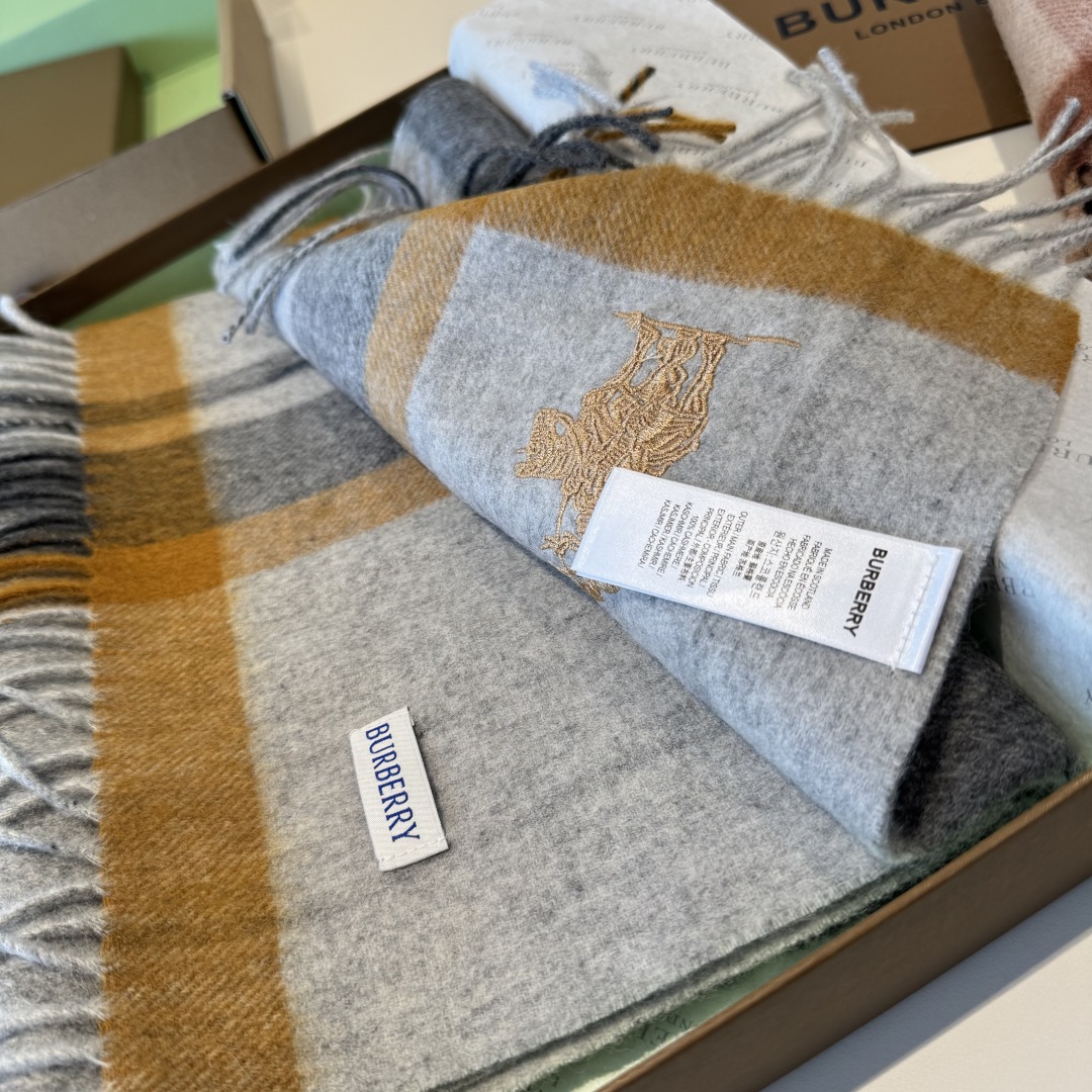 ✨✨Burberry · 巴宝莉双面围巾❗好看的要疯掉了，太有型太有魅力了❗❗非常斯文时尚的秋冬单品！真
