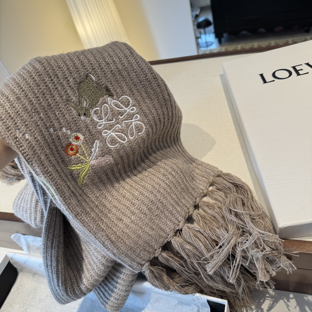 Loewe✖️Sunafujita联名款 小兔花卉刺绣流苏 原单!重磅推荐!新款针织围巾!低调的奢侈感。