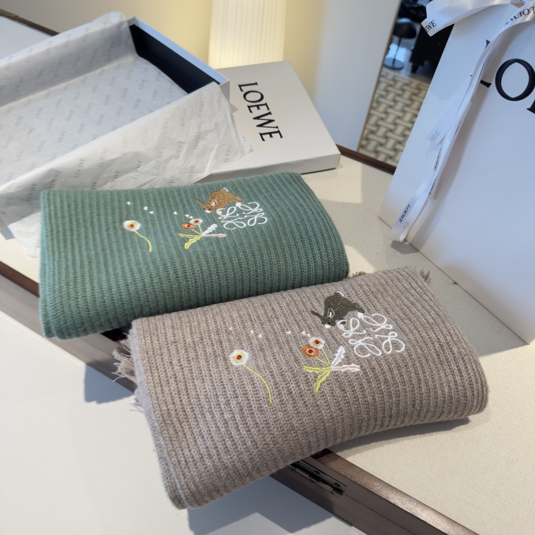 Loewe✖️Sunafujita联名款 小兔花卉刺绣流苏 原单!重磅推荐!新款针织围巾!低调的奢侈感。