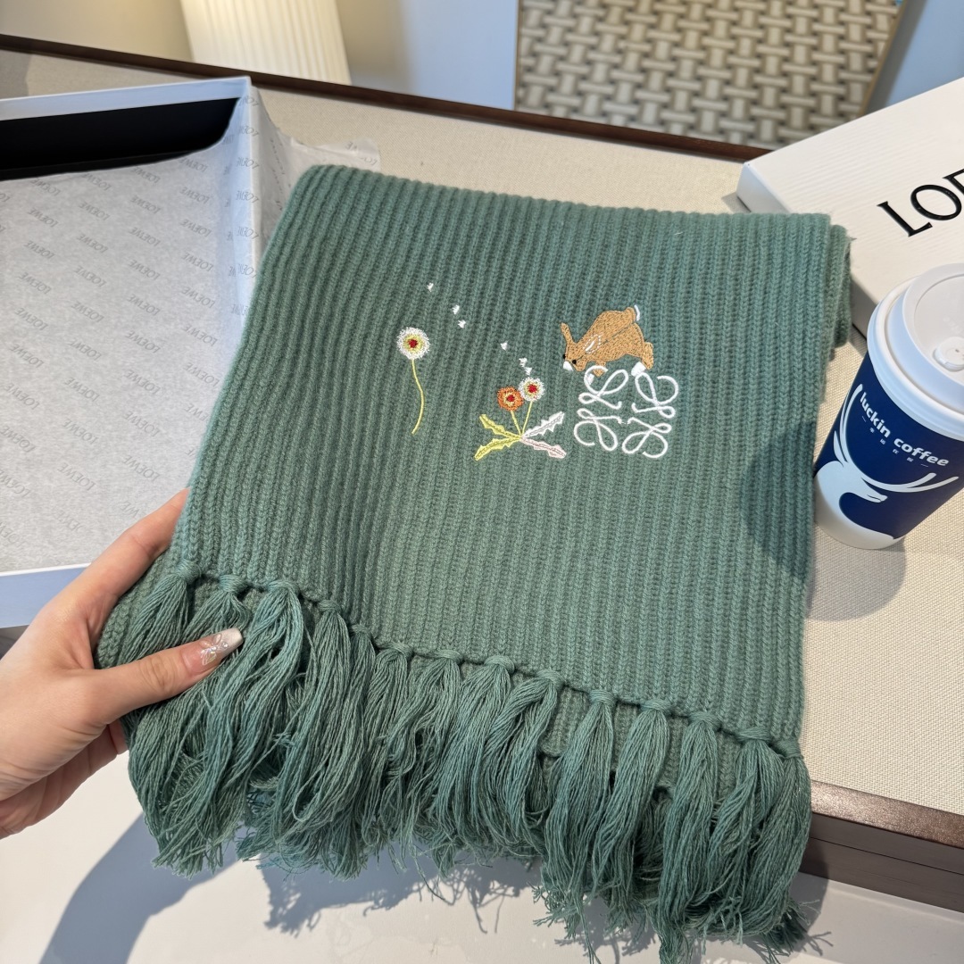 Loewe✖️Sunafujita联名款 小兔花卉刺绣流苏 原单!重磅推荐!新款针织围巾!低调的奢侈感。