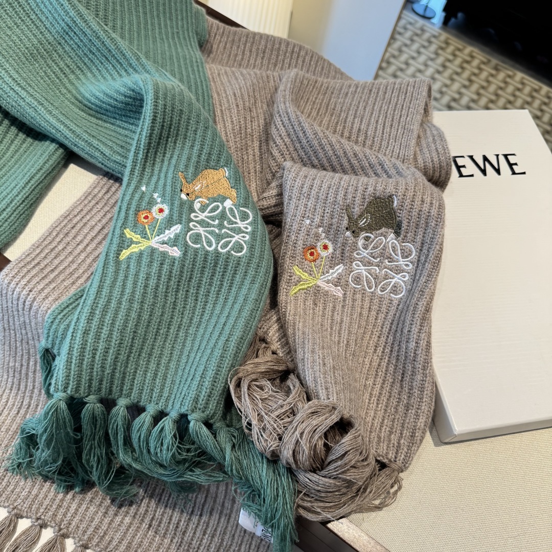 Loewe✖️Sunafujita联名款 小兔花卉刺绣流苏 原单!重磅推荐!新款针织围巾!低调的奢侈感。